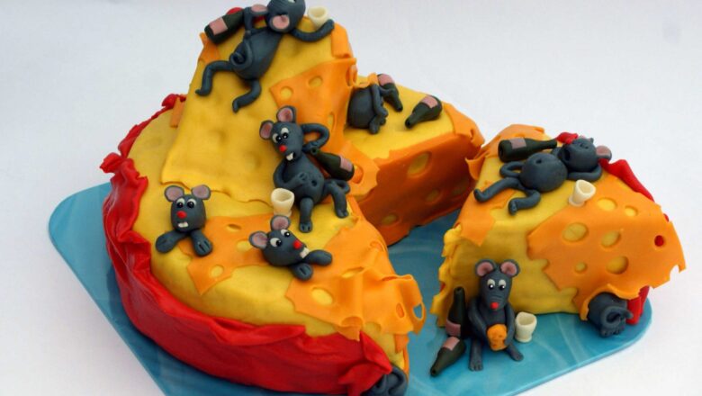 Neuvěřitelný dort: Myší mejdan na velikém bochníku sýra