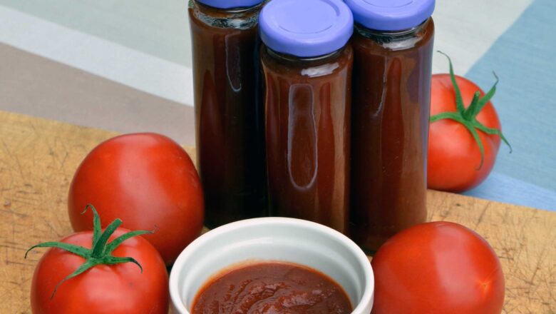 Rajčata už zrají! Jak z nich připravit ten nejlepší domácí kečup?