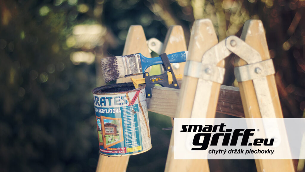 SmartGriff je držák na plechovku. který můžete zavěsit i na žebřík
